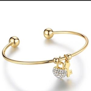 💟 Elegant Gold Love Lock Charm Cuff Bangle Bracelet